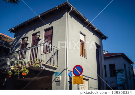 Detail of a building facade 139808324
