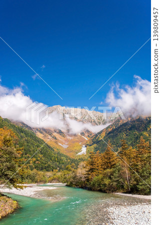 Kamikochi during the autumn foliage season: "The majestic Hotaka mountain range and the beautiful flow of the Azusa River as seen from Kappa Bridge" (Matsumoto City, Nagano Prefecture) Kamikochi during the autumn foliage season: "The majestic Hotaka mountain range and the beautiful flow of the Azusa River as seen from Kappa Bridge" (Matsumoto City, Nagano Prefecture) 139809457