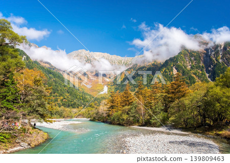 Kamikochi during the autumn foliage season: "The majestic Hotaka mountain range and the beautiful flow of the Azusa River as seen from Kappa Bridge" (Matsumoto City, Nagano Prefecture) Kamikochi during the autumn foliage season: "The majestic Hotaka mountain range and the beautiful flow of the Azusa River as seen from Kappa Bridge" (Matsumoto City, Nagano Prefecture) 139809463