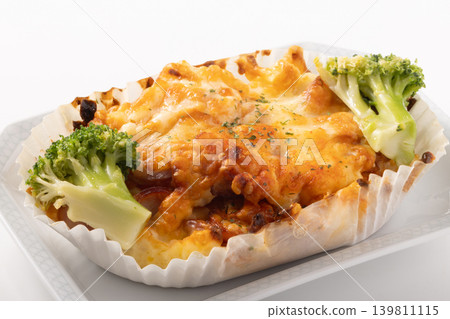 Baked macaroni (rigatoni) with cheese Baked macaroni (rigatoni) with cheese 139811115