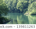 埼玉縣長瀞町荒川河畔，綠樹環繞，景色宜人。 139811263