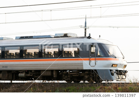 【宮福線】沐浴在晨光中的高速列車。 139811397