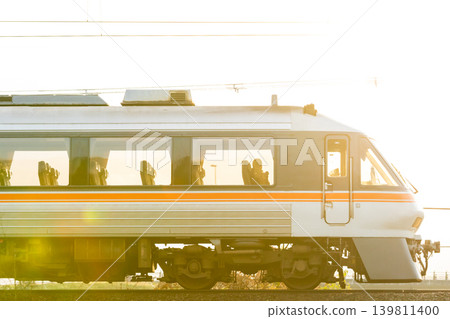 [Miyafuku Line] A rapid train running while bathed in the morning sun. 139811400