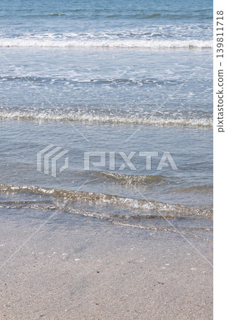 在海灘上的波浪 在海灘上的波浪 139811718