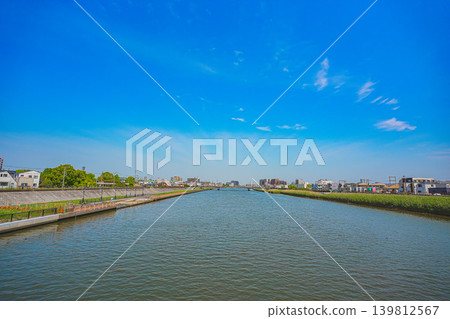 A view of Shin-Nakagawa under the clear blue sky of early summer. A view of Shin-Nakagawa under the clear blue sky of early summer. 139812567