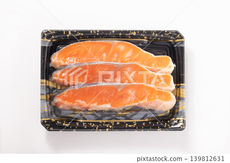 [Chilean farmed silver salmon] Aged silver salmon with Saikyo miso (processed in Aomori Prefecture) 139812631