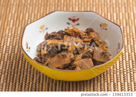 Beef and bamboo shoot simmered in soy sauce Beef and bamboo shoot simmered in soy sauce 139813353