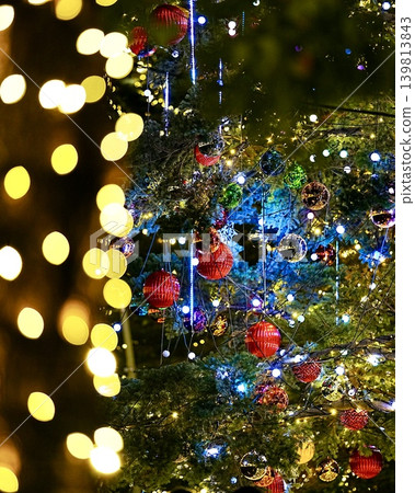 Shining illuminations of Christmas tree illuminations Shining illuminations of Christmas tree illuminations 139813843