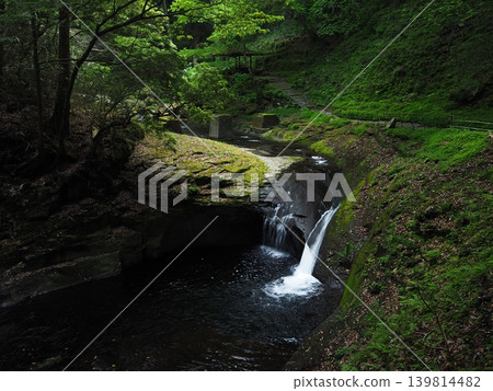 A mysterious waterfall basin carved into the rock face. The beautiful 'Ryūgatsubo' waterfall of Akame Forty-Eight Waterfalls and the lush green walking trail. A mysterious waterfall basin carved into the rock face. The beautiful 'Ryūgatsubo' waterfall of Akame Forty-Eight Waterfalls and the lush green walking trail. 139814482