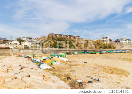 Boats lined up at Fujie Port (Akashi City, Hyogo Prefecture) 139814501