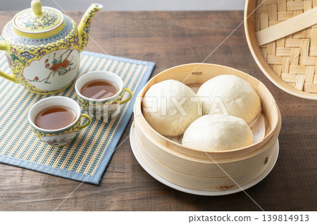 Dim sum with steamed meat buns 139814913