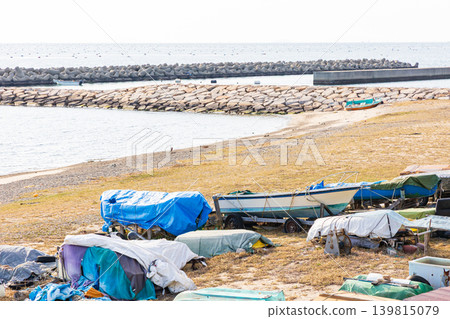Boats lined up at Fujie Port (Akashi City, Hyogo Prefecture) 139815079
