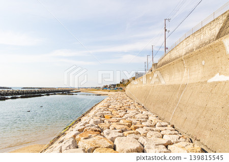 Fujie Port on a clear day, as seen from the pier (Akashi City, Hyogo Prefecture) 139815545