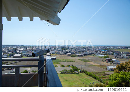 從靜岡縣灰原郡吉田町小山城遺址眺望城市。 從靜岡縣灰原郡吉田町小山城遺址眺望城市。 139816631