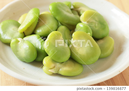Boiled bean 139816877