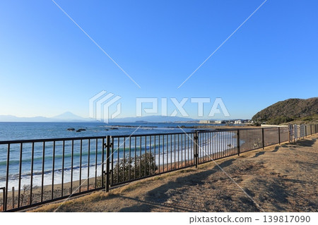 從神奈川縣葉山町的葉山公園眺望富士山。 139817090