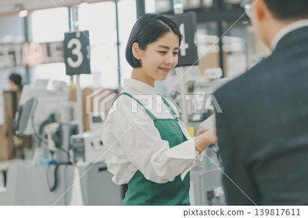 收款台 女生 女孩 139817611