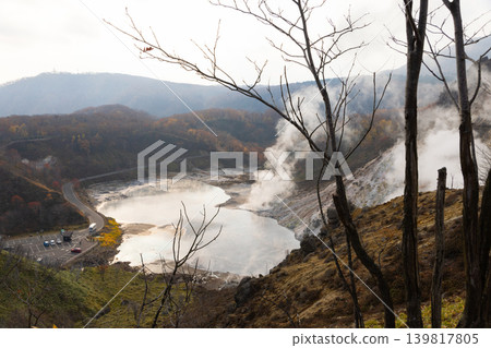 Autumn view of Oyunuma in Noboribetsu, Hokkaido. 139817805