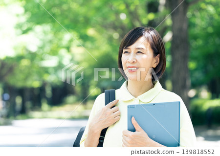 長期護理人員女性 139818552
