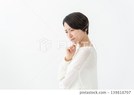 Thinking woman 139818707