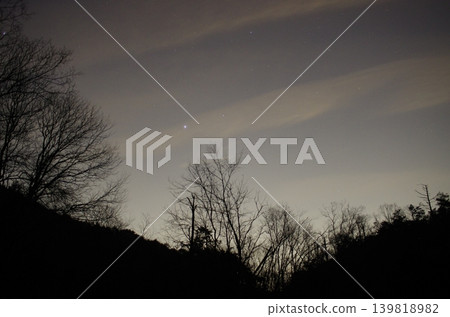 Clouds floating in the winter night sky and stars shining in silence Clouds floating in the winter night sky and stars shining in silence 139818982