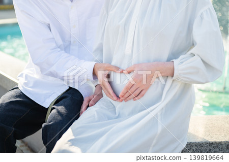 Men who support pregnant women Men who support pregnant women 139819664