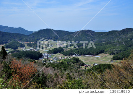 View of Amano village from the two torii gates (Koyasan Choishimichi) [Katsuragi Town, Ito District, Wakayama Prefecture] 139819920