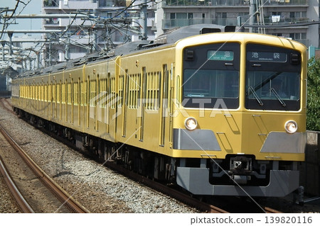 西武池袋線301系列和新101系列車都經過中村橋站 西武池袋線301系列和新101系列車都經過中村橋站 139820116