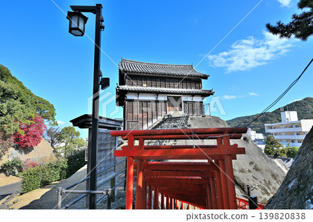 The castle gate and stone walls of Usuki Castle in Oita Prefecture, the former residence of Otomo Sorin, a famous Christian daimyo. 139820838