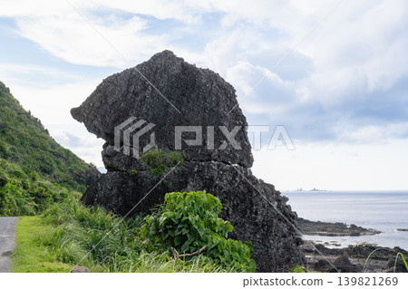 2026年夏季台灣離島風景:台東蘭嶼環島公路著名地標鋼石巨石旁特拍,綠島太平洋海景 2026年夏季台灣離島風景:台東蘭嶼環島公路著名地標鋼石巨石旁特拍,綠島太平洋海景 139821269