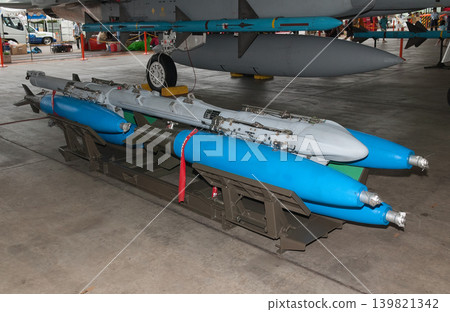 日本航空自衛隊F-15J“鷹”式戰鬥機和500磅炸彈 日本航空自衛隊F-15J“鷹”式戰鬥機和500磅炸彈 139821342