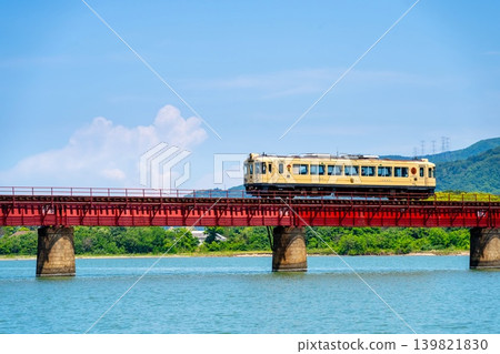 京都丹後鐵道宮津線駛過湯川橋 京都丹後鐵道宮津線駛過湯川橋 139821830