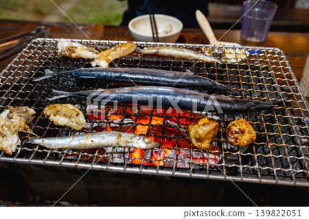 業餘生活傳記:一個關於烤肉、熱鐵、中央熾熱的木炭、長時間烘焙、新鮮美麗的劍魚、金黃色的柳葉魚、肉塊、美味的麵包和寬闊的特別故事。 業餘生活傳記:一個關於烤肉、熱鐵、中央熾熱的木炭、長時間烘焙、新鮮美麗的劍魚、金黃色的柳葉魚、肉塊、美味的麵包和寬闊的特別故事。 139822051