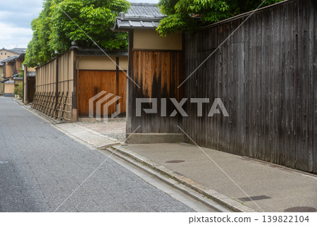 Photographing the alley of Machiya in Kyoto city 139822104