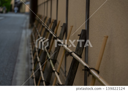 Photographing the alley of Machiya in Kyoto city Photographing the alley of Machiya in Kyoto city 139822124