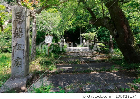 Entrance to the south approach to Jōkōji Temple Entrance to the south approach to Jōkōji Temple 139822154