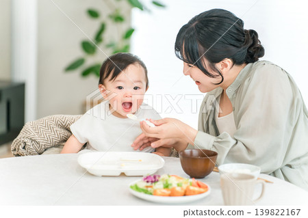 Mother feeding baby food and rice (childcare and parenting) 139822167