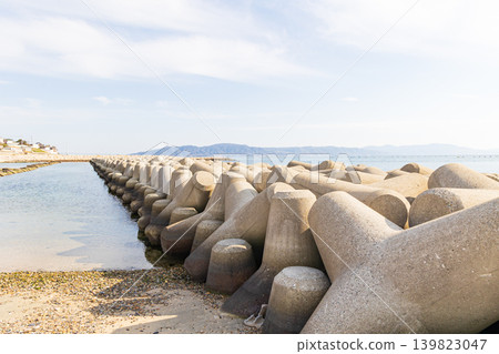 Tetrapods at the pier (Fujie Port, Akashi City) 139823047