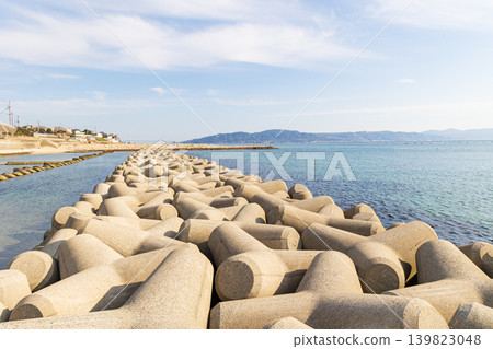Tetrapods at the pier (Fujie Port, Akashi City) 139823048
