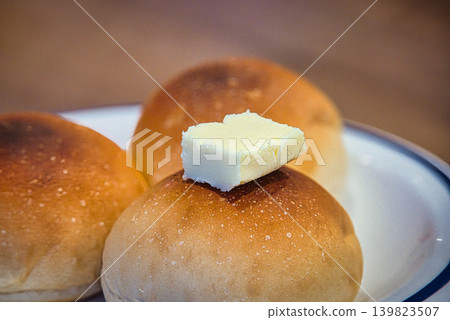 Delicious table rolls that are perfect for Western-style meals 139823507