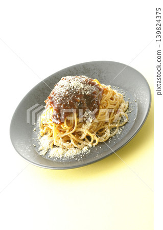 Spaghetti with meat sauce and grated cheese Spaghetti with meat sauce and grated cheese 139824375