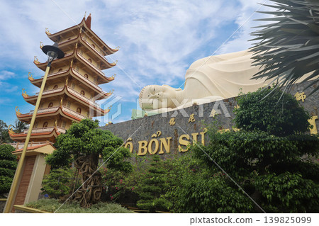 Vinh Trang Pagoda, My Tho, Vietnam Vinh Trang Pagoda, My Tho, Vietnam 139825099