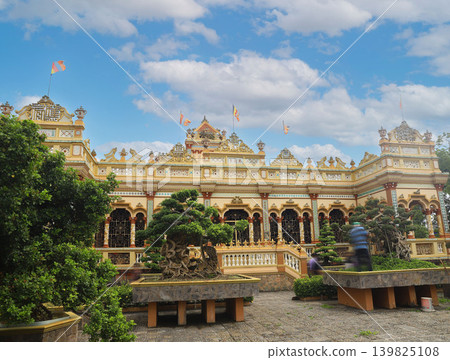 Vinh Trang Pagoda, My Tho, Vietnam Vinh Trang Pagoda, My Tho, Vietnam 139825108