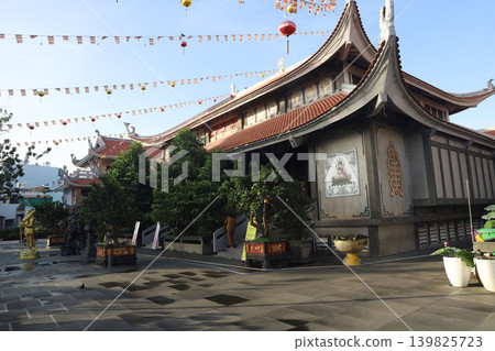 Vinh Nghiem Pagoda, Ho Chi Minh City, Vietnam Vinh Nghiem Pagoda, Ho Chi Minh City, Vietnam 139825723
