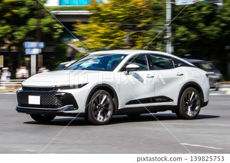 豐田皇冠跨界車 139825753