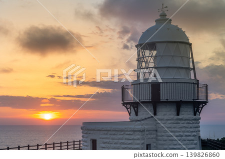 A magnificent sunrise viewed from Rokugosaki Lighthouse, the northernmost point of Noto Peninsula. *The shooting location is indicated in the comments section of the work. A magnificent sunrise viewed from Rokugosaki Lighthouse, the northernmost point of Noto Peninsula. *The shooting location is indicated in the comments section of the work. 139826860