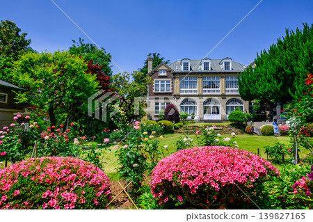 Hatoyama Hall, Bunkyo Ward, Tokyo: Courtyard, Spring Rose Season 139827165