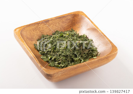 [Produced in Shimogo Town, Fukushima Prefecture] Dried leaves of the silver vine (Rana japonica) 139827417
