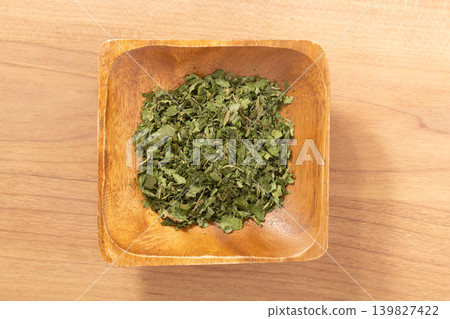 [Produced in Shimogo Town, Fukushima Prefecture] Dried leaves of the silver vine (Rana japonica) 139827422