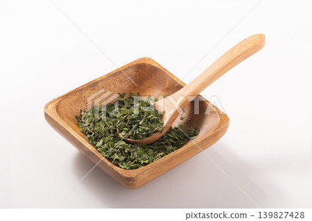 [Produced in Shimogo Town, Fukushima Prefecture] Dried leaves of the silver vine (Rana japonica) 139827428